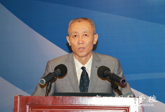 中国金融教育发展基金会副理事长贺增强主持会议（1）.jpg